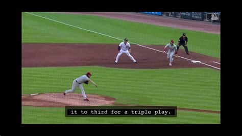 video de folla|Phillies turn a triple play .